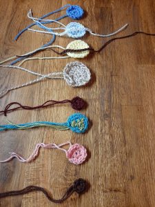 All the individual planets of the solar system in crochet. From bottom to top: Mercury, Venus, Earth, Mars, Jupiter, Saturn, Uranus, Neptune
